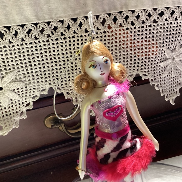 Decorative doll ornament really sweet  “DOLLS of Elegance Collection - Picture 2 of 8